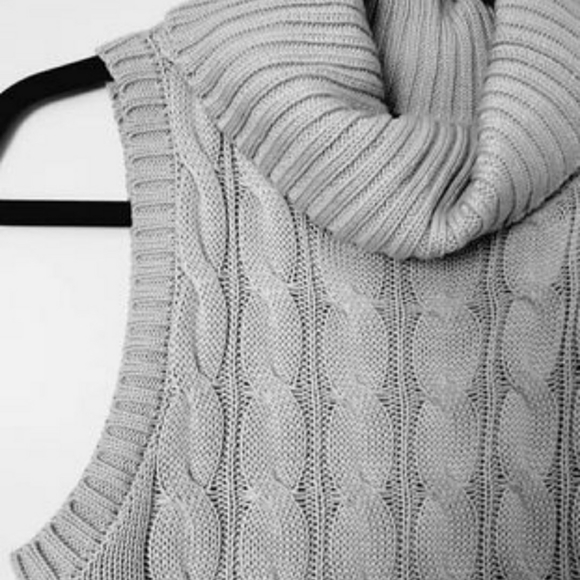 Sleeveless Sweater Dress - Picture 4 of 12